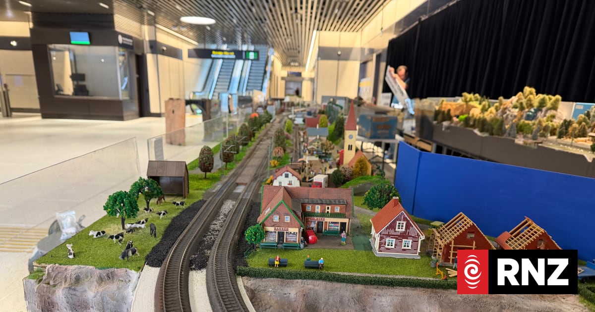 Model train fans impressed with City Rail Link ahead of first look at Te Waihorotiu