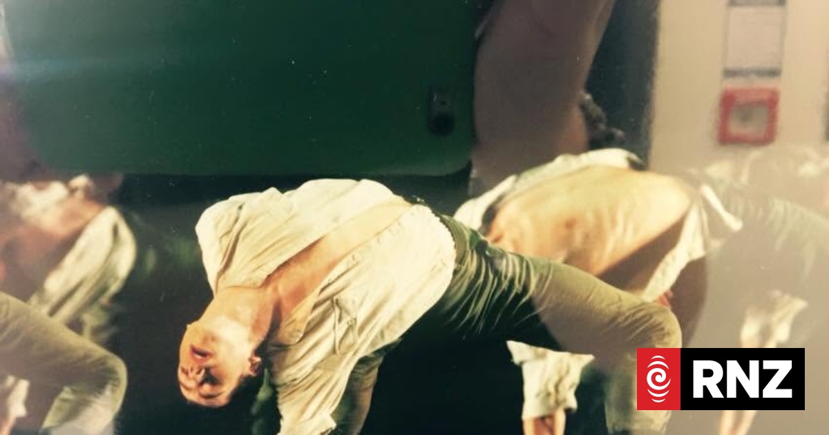 After 20 years off the boards, ballet dancing vicar is coming out of retirement