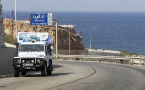 A United Nations peacekeeping force (UNIFIL) vehicle drives on the coastal road to Naqura, the southernmost Lebanese town by the border with Israel, on Octobre 3, 2022. - Israel on Octobre 2 praised a US proposal to resolve the country's maritime border dispute with Lebanon, building further momentum towards an agreement between two nations still technically at war. (Photo by MAHMOUD ZAYYAT / AFP)