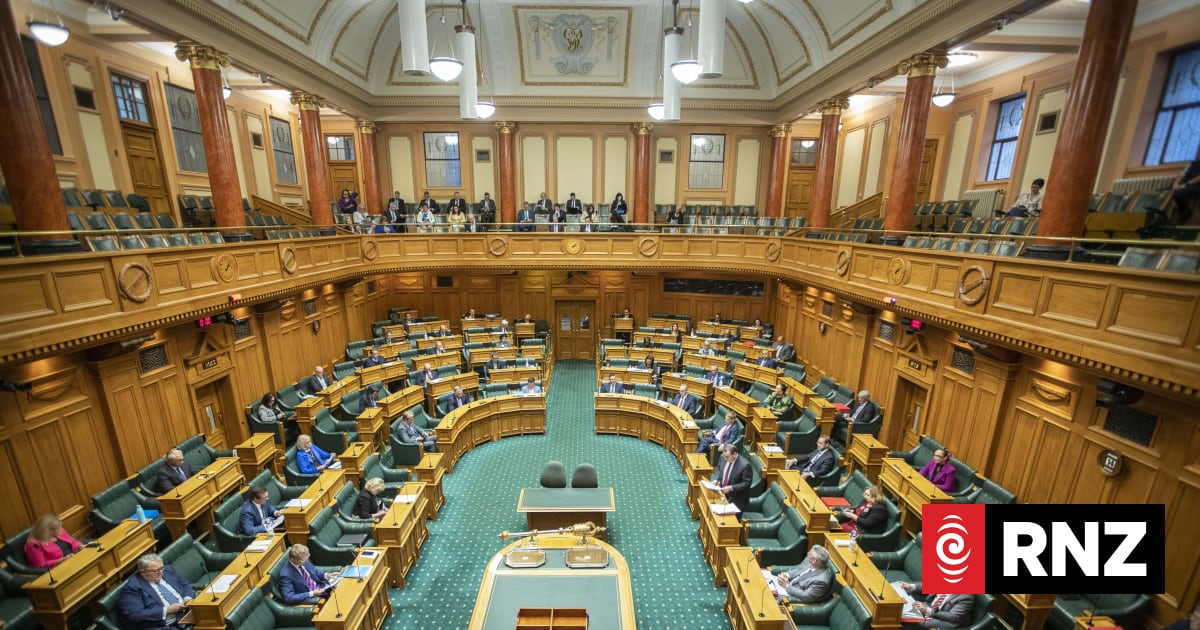 Parliament ends for another term with sneers and cheers