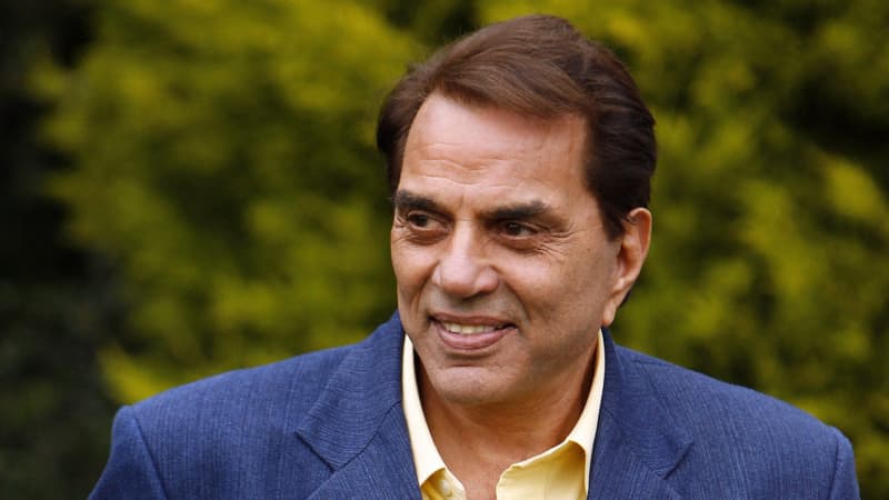 Indian film star Dharmendra Deol visits a family in Leeds on 6 June, 2007, as part of the promotion of the film Apne during the International Indian Film Academy Awards (IIFAs).