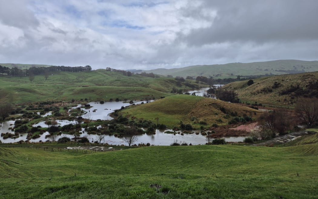 The Hunter's farm early in the 1990's before wetlands and native bush were established, compared to today where the farm has about 15 hectares of wetlands filtering the run off