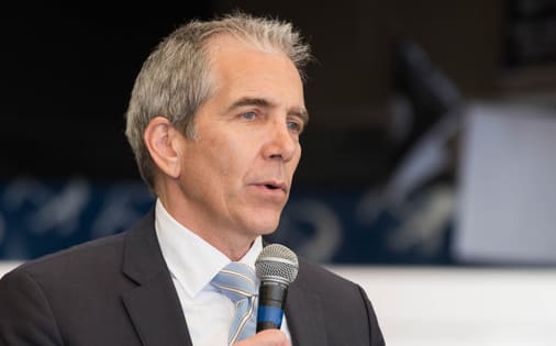 Auckland Mayoral candidate John Palino speaking to students at Auckland University.