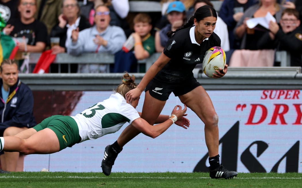 New Zealand's wing Braxton Sorensen-McGee is tackled by South Africa's centre Zintle Mpupha during the Women’s Rugby World Cup quarter-final between New Zealand and South Africa at Sandy Park, Exeter, southwest England, on September 13, 2025. (Photo by Adrian Dennis / AFP)