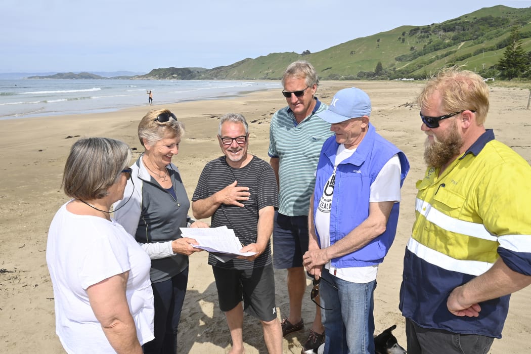 Makorori residents' speeding concerns - Robyn Rogers, Pat Seymour, Richard Rogers, Phil Evans, Ray Dalton, Paul Apperley.
