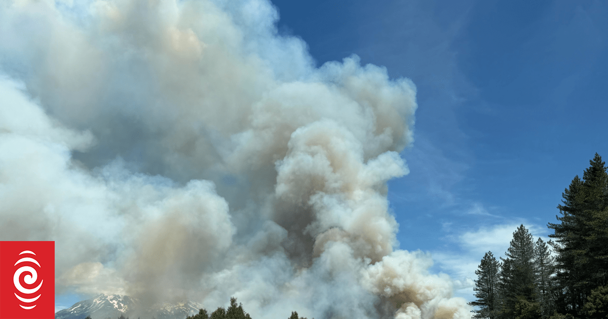 Tourists stunned at speed of Tongariro fire