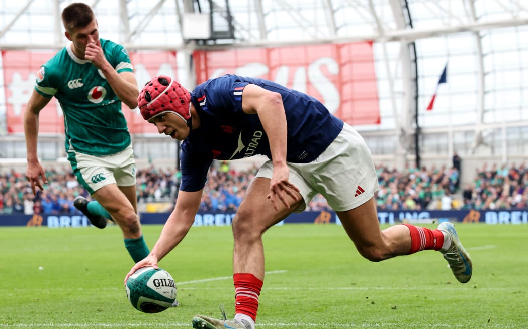 France's Louis Bielle-Biarrey scores a try for France in their Six Nations test against Ireland in Dublin, 8 March 2025.