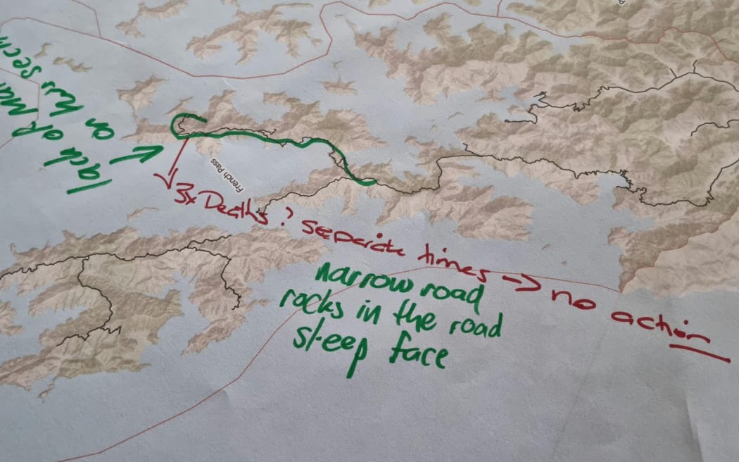 Map showing feedback on issues with the Croiselles-French Pass Road.