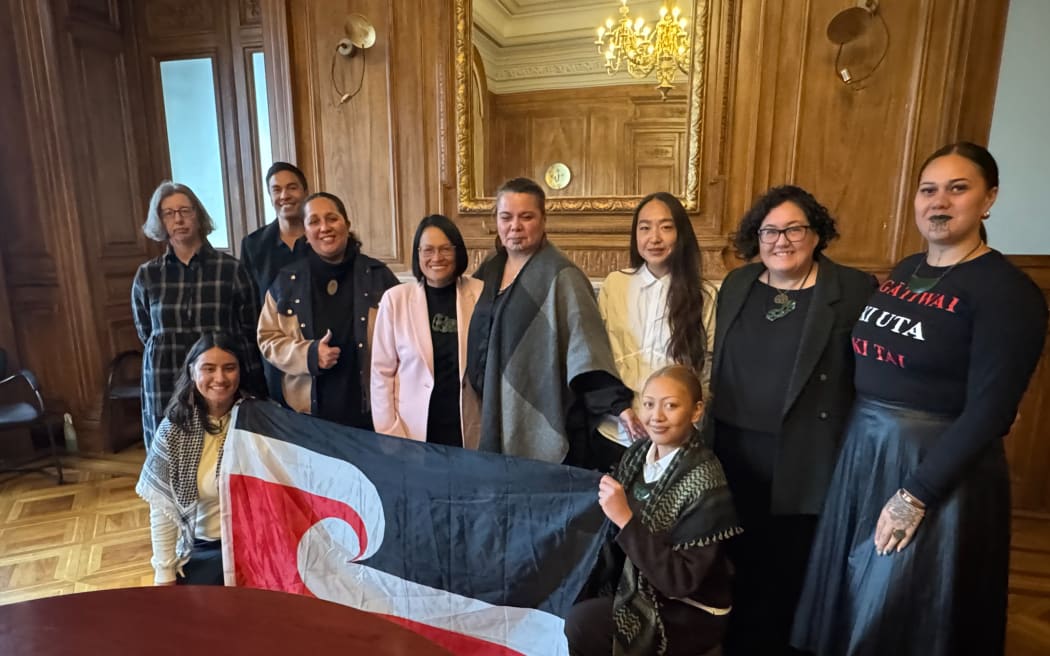 Lady Tureiti Moxon (center left) with Tina Ngata (center right) and other members of the delegation presenting to the United Nations Committee on Eliminating Racial Discrimination in Geneva.