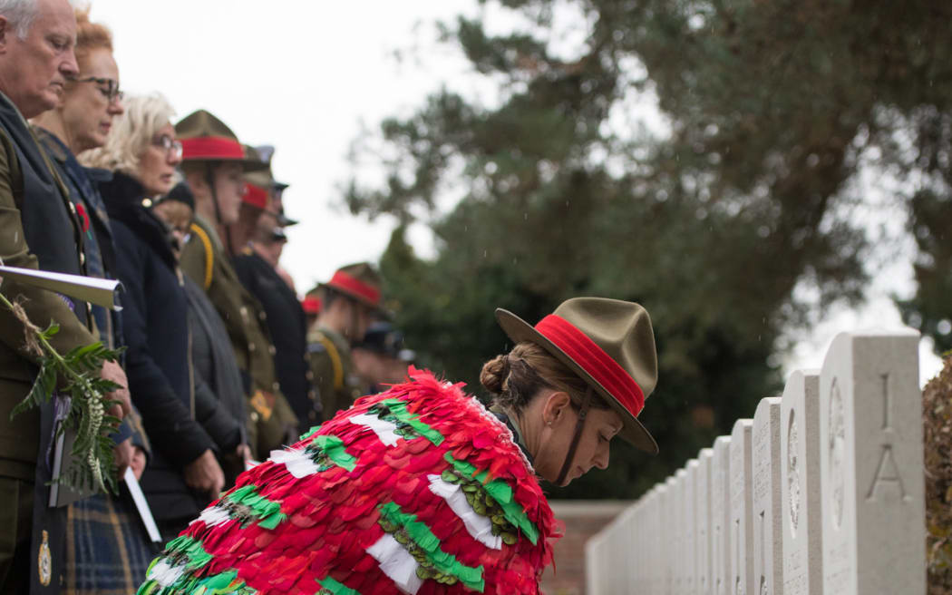 Contingent Commander LTCOL Mel Childs lays a floral tribute.