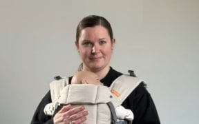 Babywearing Aotearoa showing the best way to adjust a baby carrier.
