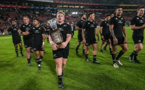 All Blacks player Fletcher Newell with the Freedom Cup after winning the match during the South Africa Springboks v New Zealand All Blacks rugby union test match at Ellis Park, Johannesburg, South Africa on Saturday 13 August 2022. The Lipovitan-D Rugby Championship 2022.