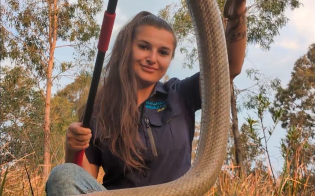 Tiarnah Kingaby says people should not try to move snakes themselves. (Supplied: Tiarnah Kingaby)