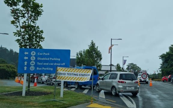 Cars queue at a pop up Covid-19 testing station at the Trafalgar Centre carpark on Paru Paru Road in Nelson.