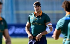 Australian Wallaby player Nick Champion De Crespigny (C) warms up during a training run in Melbourne on July 24, 2025, ahead of their rugby Test match against British and Irish Lions to be played on July 26. (Photo by William WEST / AFP) / --IMAGE RESTRICTED TO EDITORIAL USE - STRICTLY NO COMMERCIAL USE--