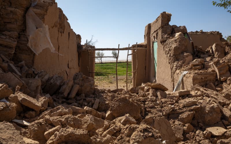 Afghanistan earthquake: More than 1000 dead as villagers dig for ...