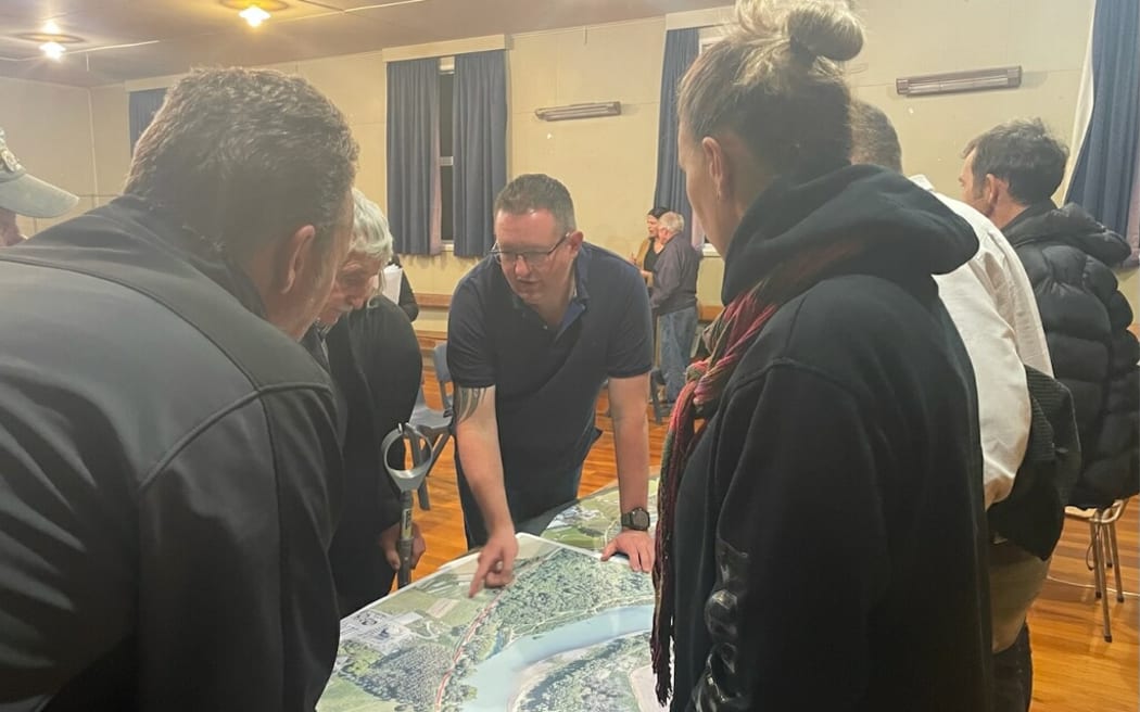 Marlborough District Council rivers and drainage engineering manager Andy White told residents that topping up the stopbanks was not a suitable fix – as they were already showing signs of cracking and that could cause them to deteriorate further.