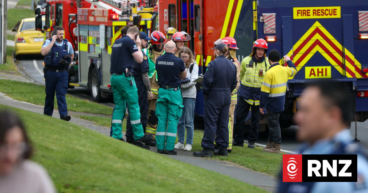 Mana College's lockdown lifted after chemical incident