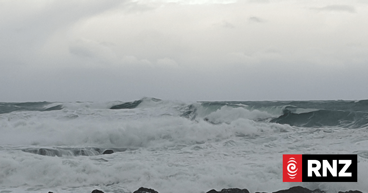 Cook Strait ferry sailings cancelled, residents told to stay