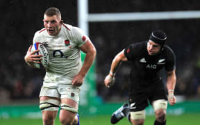 Sam Underhill of England breaks with the ball during England v New Zealand, 2018.