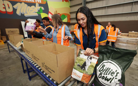 09072025 In a new partnership, the Petstock Foundation and the NZ Food Network are launching Big Hearts Project 2025, a fundraising initiative aimed to combat pet hunger and support Kiwi pet owners experiencing food insecurity. Throughout August, the Petstock Foundation and the NZ Food Network (and Foodbank AU) will work to raise $100,000 across Australia and New Zealand. All funds raised will be used to purchase Petstock’s own-brand pet food (Tilly, Billie’s Bowl, Glow), which will be donated directly to Food Network centres nationwide - helping to keep pets fed and families together during tough times.
 Photo: Fiona Goodall