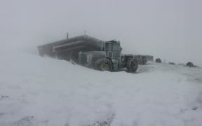 Students from Wellington High are among 80 people snowed in on Mount Ruapehu's Tukino ski field.