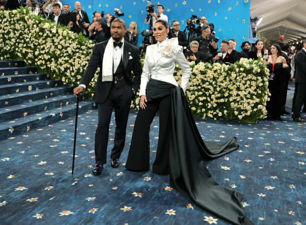 Usher and Jennifer Goicoechea Raymond attends the 2025 Met Gala celebrating "Superfine: Tailoring Black Style" at Metropolitan Museum of Art on May 05, 2025 in New York City.