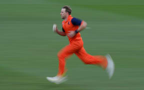 Netherlands Logan van Beek bowls.