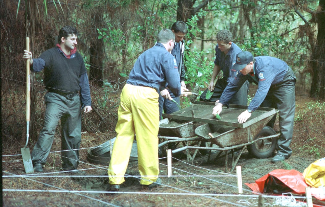 Police recover the remains  of murdered prostitute Leah Stephens at Woodhill forest 19th June 1992 three years after she went missing from K Road