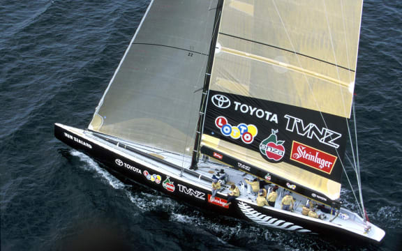 Team New Zealand race against Dennis Connor and Young America during the America's Cup yachting race, San Diego, USA, 1995.