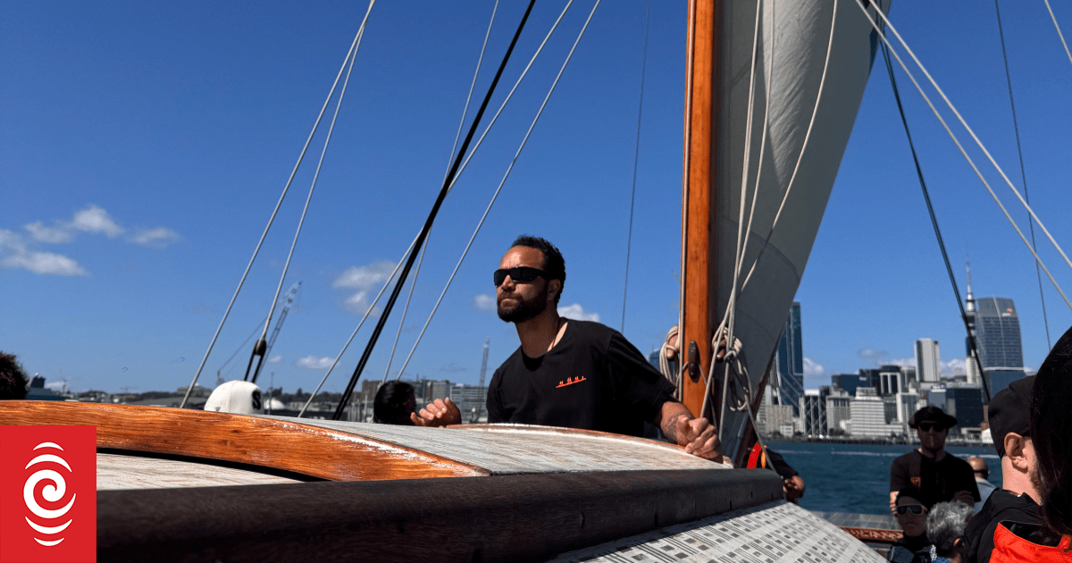 'Portals to the past': Indigenous educators reconnect with Pacific wayfinding