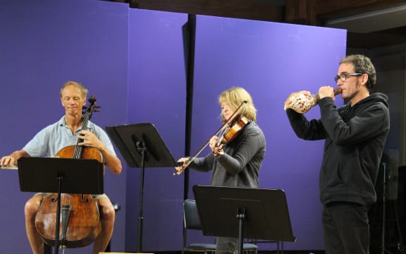 NZSQ's  Rolf Gjelsten and  Gillian Ansell with Rob Thorne