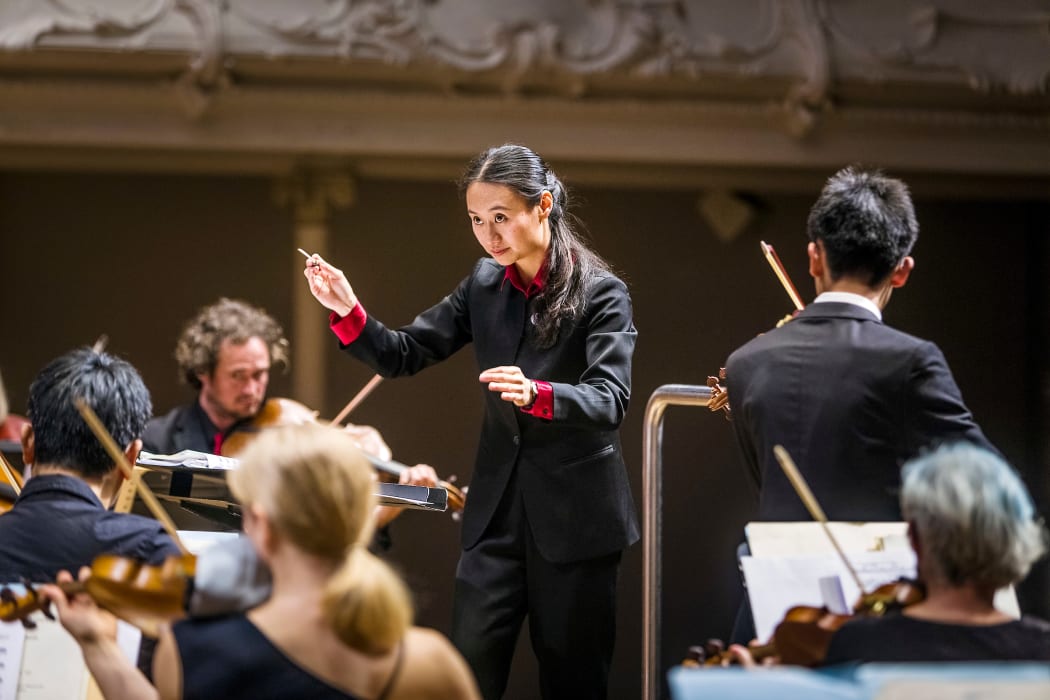 Tianyi Lu conducting the APO
