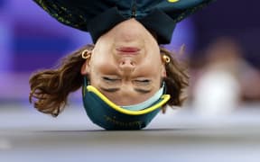 Australia's Rachael Gunn, known as Raygun competes in the Women's Breaking dance Round robin of the Paris 2024 Olympic Games at La Concorde in Paris, on August 9, 2024. (Photo by Odd ANDERSEN / AFP)