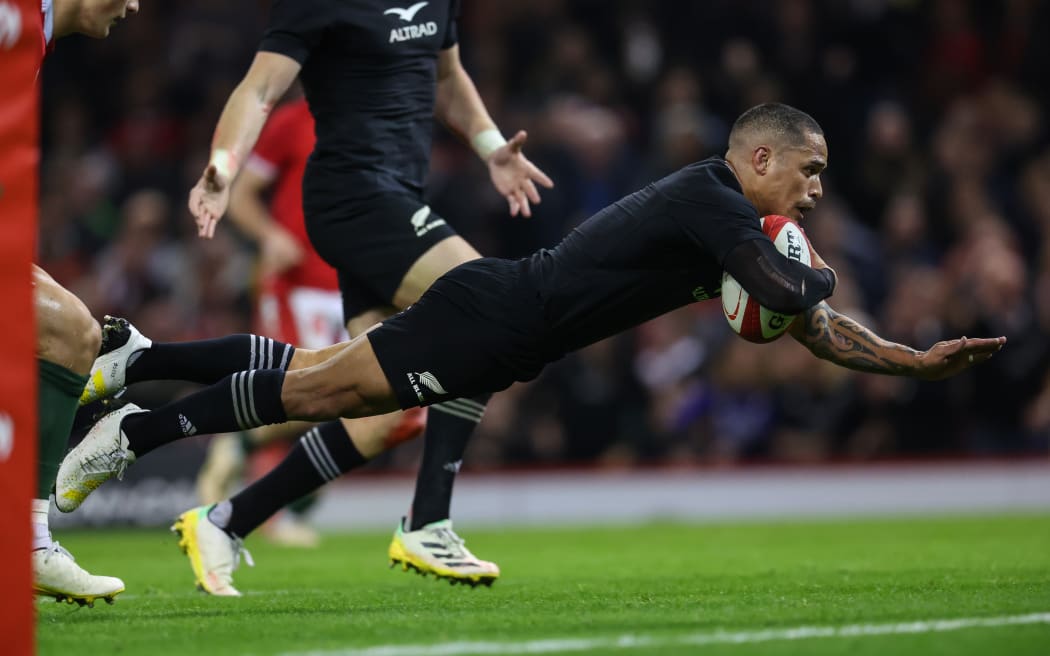 Aaron Smith scores his first try against Wales in Cardiff.