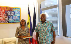 This Friday, November 3, the president of the congress, Roch WAMYTAN, received Véronique ROGER-LACAN, French Ambassador for the Pacific and permanent representative of France to the Pacific community for a courtesy visit.