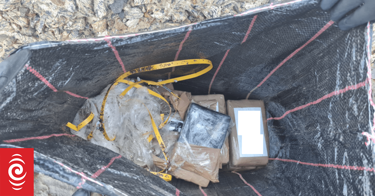 More cocaine found on beaches between Sydney and Newcastle; total haul now at 170kg - Vimarsana News