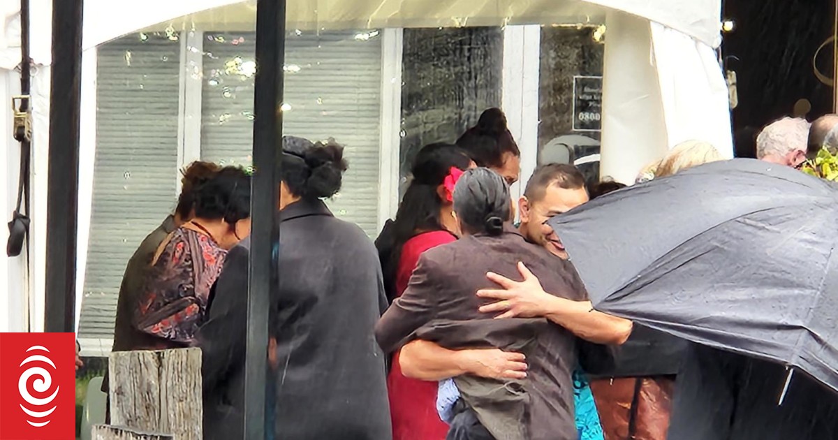 Traffic management in place as visitors pay respects to Fa'anānā Efeso Collins - Vimarsana News