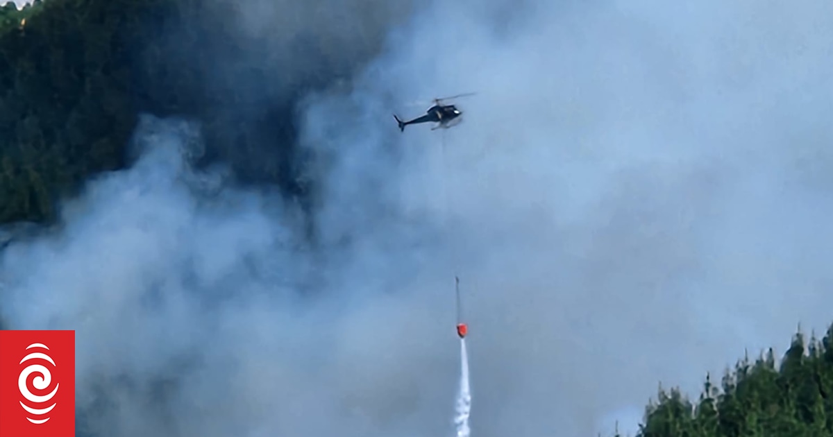 Firefighters at scene of major scrub fire in Lee Valley in Tasman