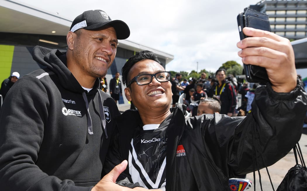 Former Kiwis coach David Kidwell (left) is now working with the Pumas.