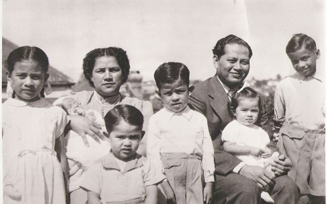 Anae Arthur Anae - far right corner - with his parents and siblings.