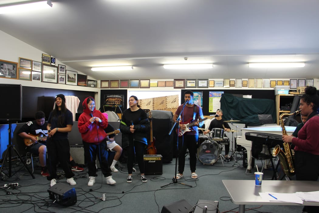 Mit Eldnar practise at Manurewa High School