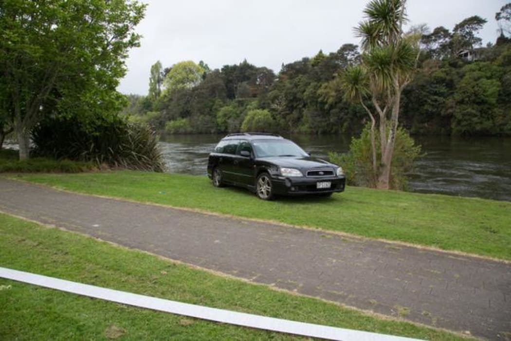 Police want informaton on a black Subaru station wagon seen parked on the banks of the Waikato River on the afternoon of 19 October 2016.
