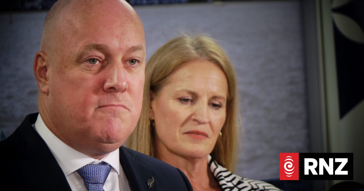 Luxon and social development minister apologise for Winter Energy Payment error