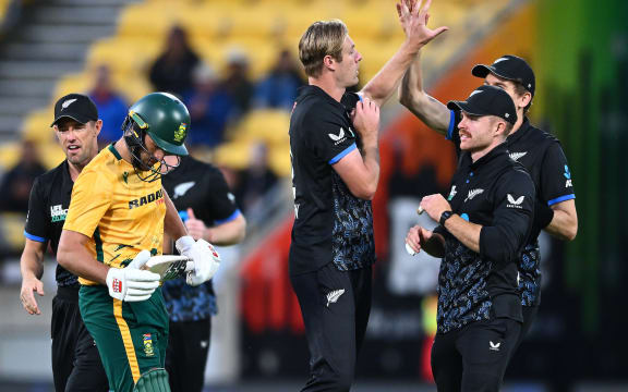 New Zealand Black Caps Kyle Jamieson celebrates the wicket of South Africa Wiaan Mulder, Black Caps v South Africa, Hnry Stadium, Wellington