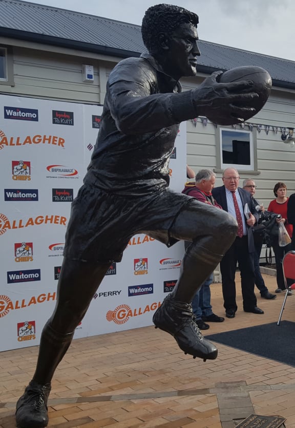 The statue of Colin Meads unveiled in Te Kuiti today.