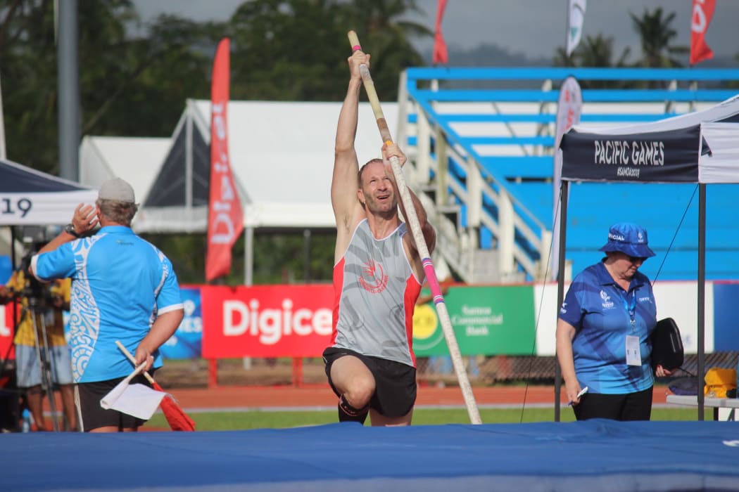 Eric Reuillard won gold in the men's pole vault.