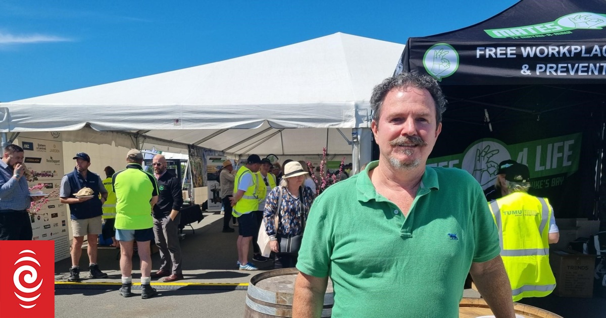 'They've lost everything': Hawke's Bay growers treated to a feed and a fruit bin full of goods - Vimarsana News