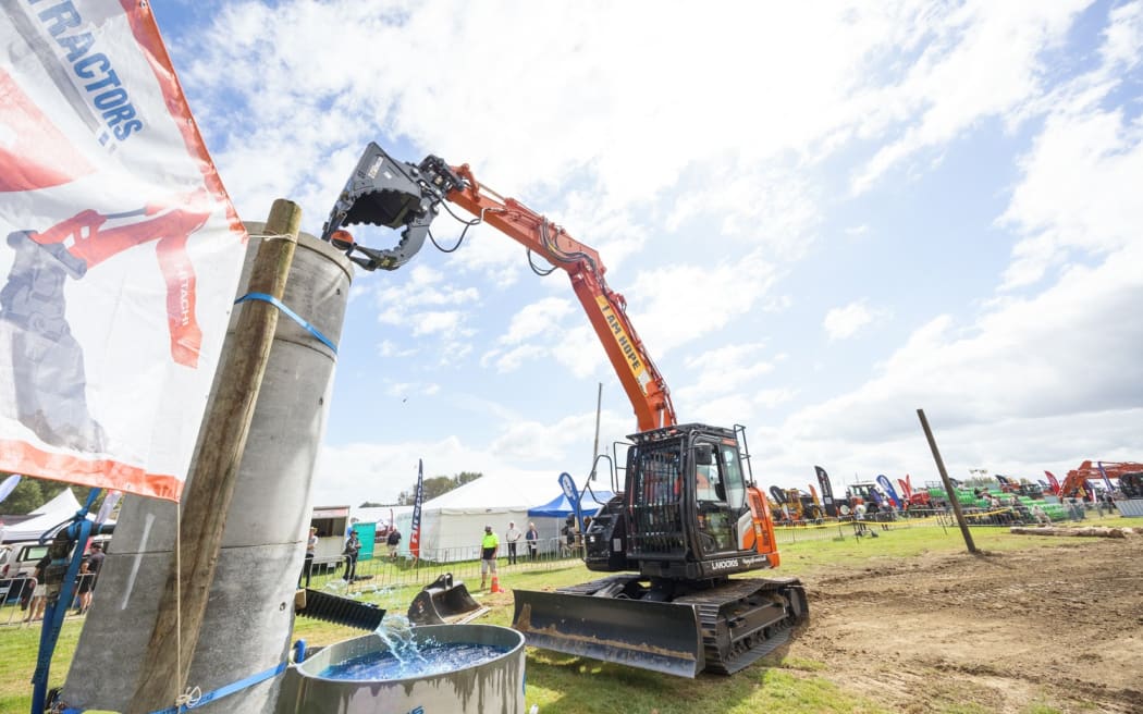 Steven George slam dunking a basketball at the New Zealand National Excavator Operator Competition