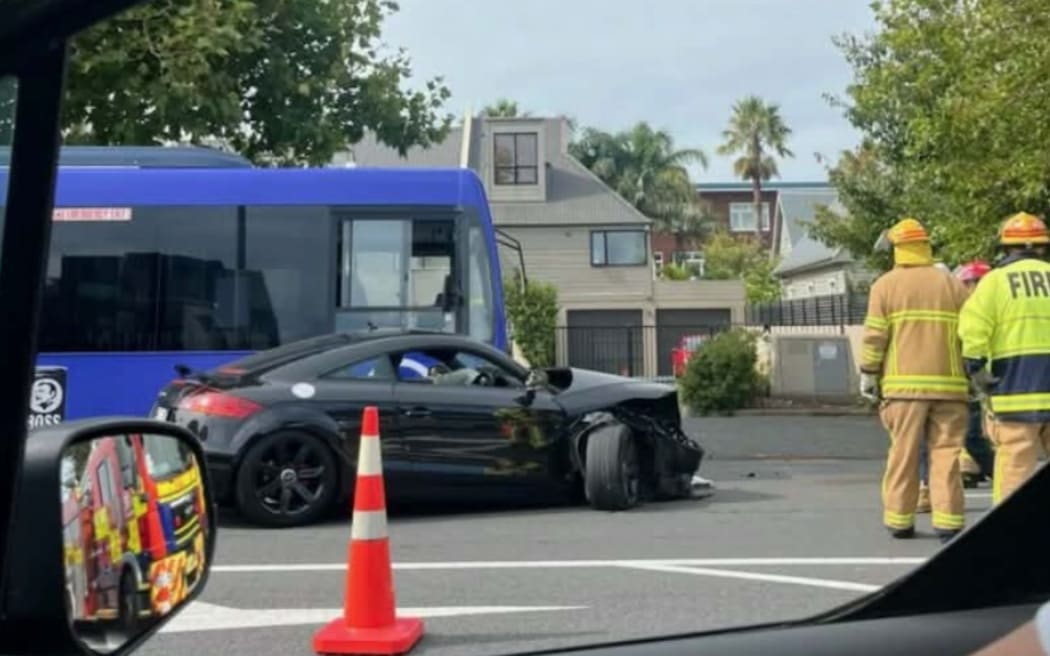 A bus and a car have crashed on Jervois Road in Ponsonby.